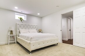 7 Mi to Baltimore: Maryland Gem w/ Shared Yard!