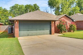5 Mi to University of Oklahoma: Home w/ Patio!