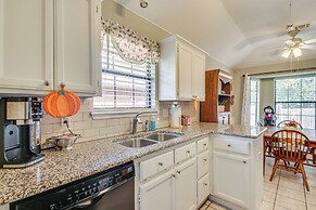 5 Mi to University of Oklahoma: Home w/ Patio!