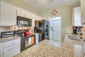 5 Mi to University of Oklahoma: Home w/ Patio!