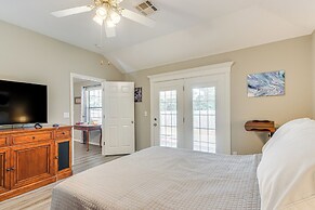 5 Mi to University of Oklahoma: Home w/ Patio!