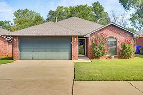 5 Mi to University of Oklahoma: Home w/ Patio!
