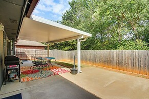 5 Mi to University of Oklahoma: Home w/ Patio!