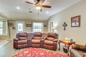 5 Mi to University of Oklahoma: Home w/ Patio!