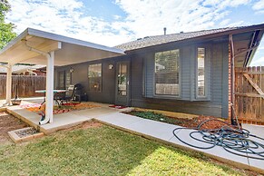 5 Mi to University of Oklahoma: Home w/ Patio!