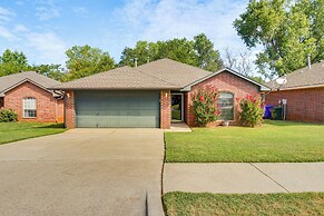5 Mi to University of Oklahoma: Home w/ Patio!