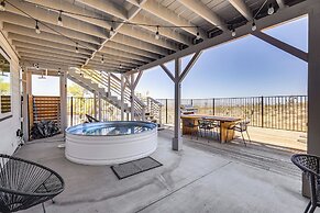 High-desert Home w/ Hot Tub & Cowboy Pool
