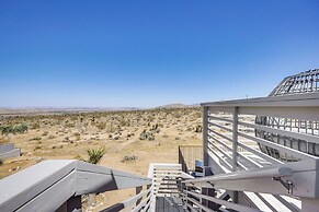 High-desert Home w/ Hot Tub & Cowboy Pool
