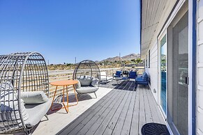 High-desert Home w/ Hot Tub & Cowboy Pool