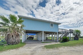 Beachfront Home w/ Pool Access in Galveston!