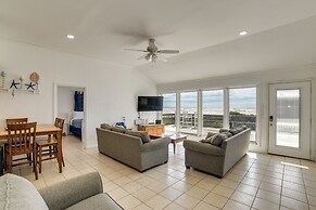 Beachfront Home w/ Pool Access in Galveston!