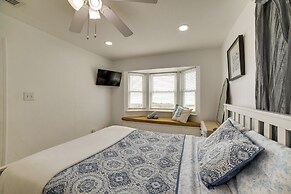 Beachfront Home w/ Pool Access in Galveston!