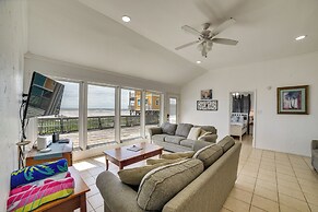 Beachfront Home w/ Pool Access in Galveston!