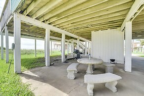 Beachfront Home w/ Pool Access in Galveston!