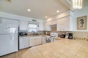 Beachfront Home w/ Pool Access in Galveston!