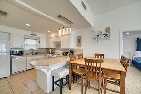 Beachfront Home w/ Pool Access in Galveston!