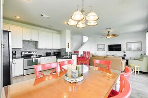 Walk to Beach: Galveston Home w/ Resort Perks!