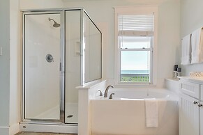 Walk to Beach: Galveston Home w/ Resort Perks!