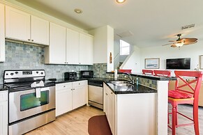 Walk to Beach: Galveston Home w/ Resort Perks!