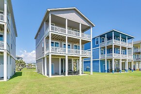 Walk to Beach: Galveston Home w/ Resort Perks!
