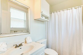 Walk to Beach: Galveston Home w/ Resort Perks!