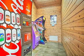 2 Mi to Ober Mountain: Gatlinburg Condo w/ Balcony