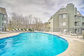 2 Mi to Ober Mountain: Gatlinburg Condo w/ Balcony