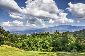 2 Mi to Ober Mountain: Gatlinburg Condo w/ Balcony