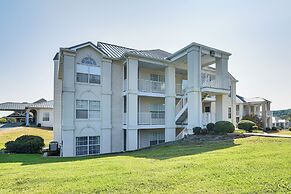 Condo w/ Pool ~ 2 Mi to Table Rock Lake!