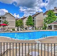 Condo w/ Pool ~ 2 Mi to Table Rock Lake!