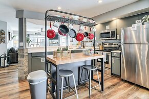 Condo w/ Pool ~ 2 Mi to Table Rock Lake!