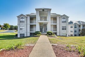 Condo w/ Pool ~ 2 Mi to Table Rock Lake!