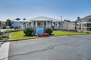 Condo w/ Pool ~ 2 Mi to Table Rock Lake!