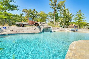 Table Rock Lake Home w/ Boat Slip, Near 76 Strip!