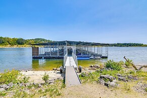 Table Rock Lake Home w/ Boat Slip, Near 76 Strip!