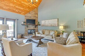 Table Rock Lake Home w/ Boat Slip, Near 76 Strip!