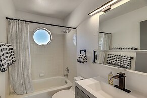 Sun Lakes Home: Fire Pit, Patio, Grill!