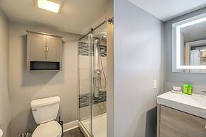 Walk to Radford University: Home w/ Fire Pit!