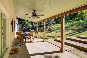 Walk to Radford University: Home w/ Fire Pit!