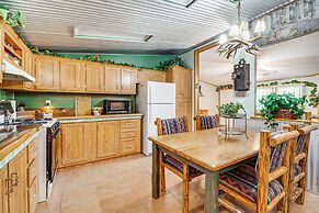 Cotopaxi Getaway w/ Deck: 17 Mi to Royal Gorge