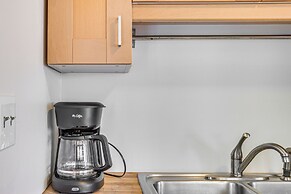 Rockport Retreat: 1 Mi to Halibut Point State Park