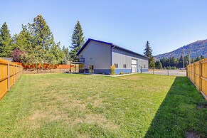 Idaho Retreat w/ Fire Pit - 2 Mi to Mcarthur Lake