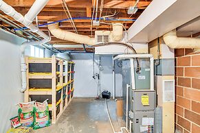 1 Mi to Valley Junction: Pet-friendly Iowa Home