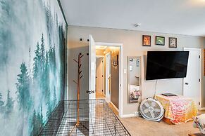 1 Mi to Valley Junction: Pet-friendly Iowa Home