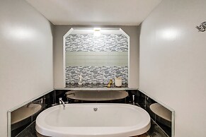 Home w/ Fire Pit, Near Downtown Hudson + Skiing!