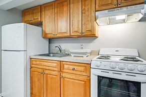 Walkable Elmont Studio: 19 Mi to New York City!