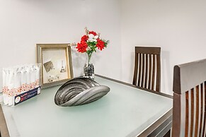 Walkable Elmont Studio: 19 Mi to New York City!