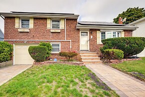 Walkable Elmont Studio: 19 Mi to New York City!