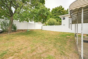 Walkable Elmont Studio: 19 Mi to New York City!