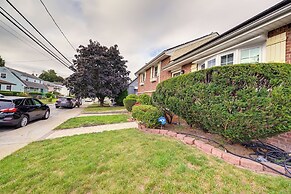 Walkable Elmont Studio: 19 Mi to New York City!